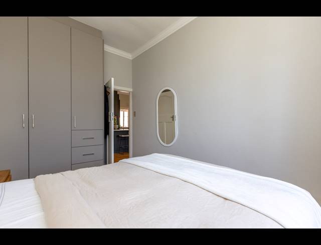 2 BEDROOM APARTMENT TO LET IN SEA POINT